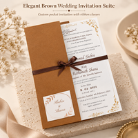 Suite d'invitations de mariage personnalisées avec pochette, carte gaufrée à l'or et ruban en satin, invitations pliées avec pochette, vente en gros