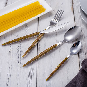 Ensemble de <span class=keywords><strong>couverts</strong></span> en acier inoxydable argenté contemporain de haute qualité, 16 pièces, avec manches en bois, pour la <span class=keywords><strong>cuisine</strong></span>, l'usage quotidien, les fêtes, les mariages - Product Image 2