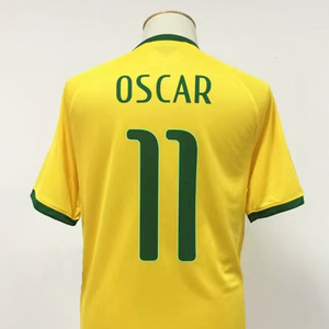 Camiseta de Fútbol Retro Clásica de Brasil 2014 al por Mayor, de Alta Calidad, Personalizable con Número y Escudo para Fanáticos, Transpirable, de Manga Corta con Transferencia Térmica - Product Image 1