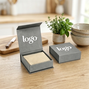 Scatola Regalo per Gioielli Personalizzata Stile Libro Sottile con Chiusura Magnetica, Goffratura e Finitura UV, Design Quadrato in Cartone Ecologico - Product Image 1