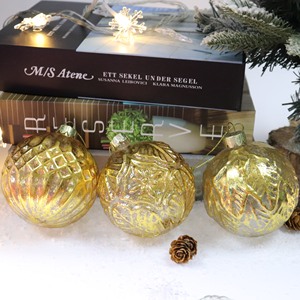 वैयक्तिकृत 8 सेमी सजावटी हैंगिंग आभूषण साफ़ गोल्डन लक्ज़री ग्लास क्रिसमस बॉल्स - Product Image 2