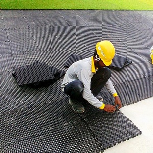 Panneaux de drainage vertical en plastique HDPE de 30 mm avec géotextile <span class=keywords><strong>pour</strong></span> terrasses, jardins, toitures gazonnées et murs de soutènement - Product Image 1