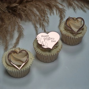 ของตกแต่งคัพเค้กวันแม่รูปหัวใจอะคริลิค น้ำผึ้งและรสหวาน สำหรับตกแต่งเค้ก - Product Image 3