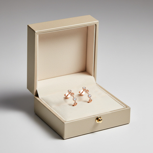 Mayorista Chino de Pendientes Minimalistas Hechos a Mano, Exquisitos, de Oro Rosa Sólido de 18K, Brillantes, con Diamantes Naturales Reales - Product Image 4