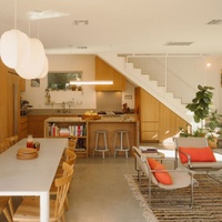 Plan d'aménagement intérieur de villa moderne minimaliste en bois et marbre, concept ouvert, avec rendu 3D et support de consultation approfondi