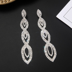 Nouvelles Boucles d'oreilles Chandelier en Strass Style Européen et Américain pour Femme, Chaîne à Griffes Exagérée, Longues, Effet Œil de Cheval, pour Scène et Tenues de Caractère - Product Image 6