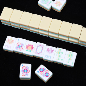 Mahjong Américain Jaune de Divertissement à Quatre Couches en Acrylique Coloré, Assemblé à la Main pour le Loisir - Product Image 2