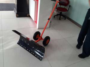 Pelle à neige multifonctionnelle à pousser à la main, pelle à neige roulante, pelle à neige pour chariots à main - Product Image 2