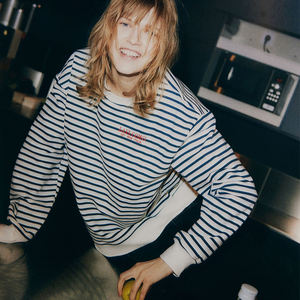 Sweat-shirt pour femmes dernier cri style de rue avec logo personnalisé/pull deux tons à épaules tombantes chemise d'épaule pour femmes au prix de gros - Product Image 6