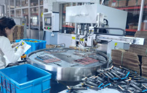 Cuchillo <span class=keywords><strong>DE</strong></span> <span class=keywords><strong>SEGURIDAD</strong></span> cuchillo <span class=keywords><strong>de</strong></span> utilidad <span class=keywords><strong>retráctil</strong></span> automático mango <span class=keywords><strong>de</strong></span> plástico caja <span class=keywords><strong>de</strong></span> agarre antideslizante cuchillo cortador <span class=keywords><strong>de</strong></span> cartón personalizado <span class=keywords><strong>de</strong></span> fábrica RX009 - Product Image 4