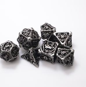 Ensemble de dés en métal pour <span class=keywords><strong>jeu</strong></span> de rôle <span class=keywords><strong>King</strong></span> Kong Man TRPG Dungeons and Dragons, multi-faces, avec couleurs et design personnalisables, 10 couleurs disponibles - Product Image 3