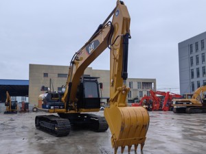 รถขุดไฮดรอลิกแบบตีนตะขาบ CAT 320D มือสอง พร้อมใช้งาน ชั่วโมงการทำงานต่ำ สีเดิม อะไหล่แท้ พร้อมบุ้งกี๋ขุด - Product Image 3