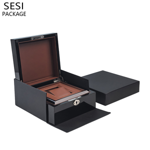 Scatola Porta Orologio Singolo in Legno con Logo Personalizzato e Interni in Pelle Lusso Laccata Nero Pianoforte con Serrature - Product Image 2