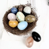 Produits en gros en vrac : Œuf de cristal spirituel en pierre naturelle pour Halloween, articles de décoration intérieure et cadeaux