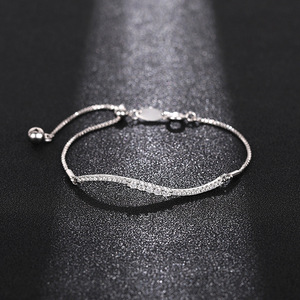 Bracciale Tennis in Argento 925 con Cristalli e Strass, Design Minimalista, Gioiello da Donna per Uso Quotidiano - Product Image 1