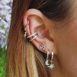 Boucles d'oreilles clous ROXI en argent sterling 925, motif petite serpe, serties de diamants, bijoux délicats en or 18 carats - Product Image 3