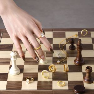 Bague de fiançailles et de mariage tendance pour femme, motif 'Checkmate Winning Move', en argent 925 plaqué or 18 carats et rhodium, avec zircone 5A 8A - Product Image 4