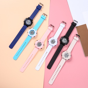 Montre numérique pour enfants, garçons et filles, style simple, avec alarme et chronographe, idéale pour l'extérieur, excellent cadeau pour les 5-12 ans, vente en gros, OEM - Product Image 1