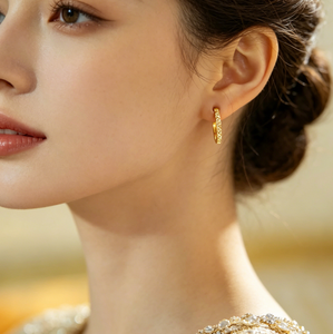 Pendientes de Aro Facetados de Oro Sólido de 18K para Mujer, con Corte Brillante y Textura, Joyería Fina, Elegantes Pendientes Huggie de Oro Real para Fiesta o Boda - Product Image 3