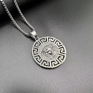Collier Pendentif Tendance en Acier Inoxydable Tête de Méduse Géométrique Sertie Pavé Bijou Unisexe pour Fête - Product Image 3