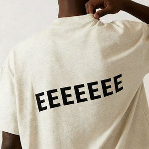 Camiseta de hombre Fere Relaxed Drop Shoulder con estampado de letras a juego en la parte delantera y trasera, de algodón, con gráfico ESS, estilo urbano, con logo ODMt bajo. - Product Image 4
