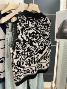 Chaleco de punto con cuello en V para mujer, estilo vintage, negro y blanco, sin mangas, top tipo suéter, ajuste holgado informal, chaleco tejido, OEM ODM - Product Image 2