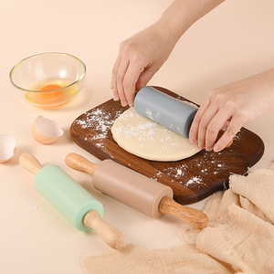 BPA Miễn Phí Chơi Bột Công Cụ Xoay Mini Con Lăn <span class=keywords><strong>Pin</strong></span> Cho Trẻ Em Không Dính Cán <span class=keywords><strong>Pin</strong></span> Với Tay Cầm Bằng Gỗ Cán <span class=keywords><strong>Pin</strong></span> Cho Trẻ Em - Product Image 4