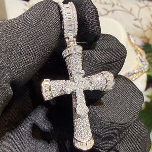 Pendentif unisexe élégant plaqué or avec décoration inspirée des diamants pour les événements de mode et les tenues décontractées - Product Image 3