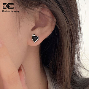 Pendientes colgantes de plata de ley S925 con forma de corazón de Zirconia negra, pendientes asimétricos con flecos con circón chapado en oro para mujer - Product Image 1
