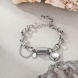 Chaîne pendentif en forme de cœur à la mode, en acier inoxydable, bracelet - ne se décolore pas, unique, de niche, de style européen. - Product Image 5