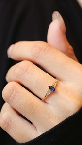 แหวนทองคำแท้ 18k ดีไซน์เรียบหรู ประดับพลอยทับทิมและไพลินทรงมาร์คีส์จาก Xinfly - Product Image 3