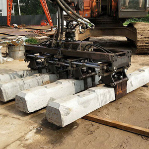 Machine de pose de traverses de voie ferrée avec système hydraulique à rotation à 360 degrés pour la remplacement de voies et la construction de rails - Product Image 3
