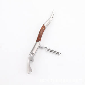 Abridor de vino Yangjiang de acero inoxidable con mango de madera, abridor de botellas versátil para vino y cerveza XR90578 - Product Image 2