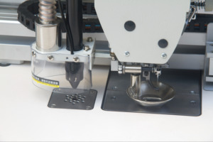 Máquina Automática de Plantillas M8045 Servida por Tomsewing para Camisetas, Fundas de Bolsillos y Fábricas de Ropa - Product Image 5