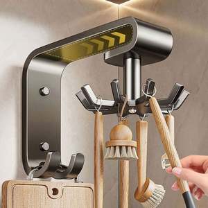 Support mural en cuir gris et acier inoxydable sculpté, avec crochet pivotant pour arme et support sans perforation pour spatules et planches à découper - Product Image 2