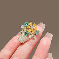 Broche fleur en cristal pour femmes haut de gamme accessoire de vêtements de corsage anti-exposition exquis avec style de broche de Design de mode