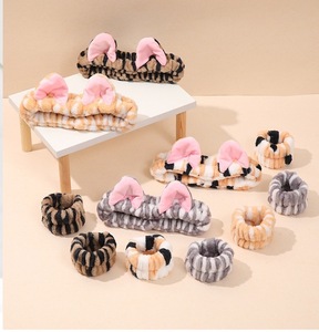Female Autumn and Winter Cute Plush Cat's ears Hair Band 3D <b>Face</b> Wash Makeup Moisture proof Sleeve Stripe Wrist Band - Product Image 1