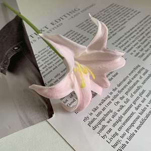 Petite <span class=keywords><strong>fleur</strong></span> artificielle <span class=keywords><strong>blanche</strong></span> d'<span class=keywords><strong>arum</strong></span> calla, idéale pour les tenues de mariage, la décoration intérieure et les produits de commerce extérieur. - Product Image 6