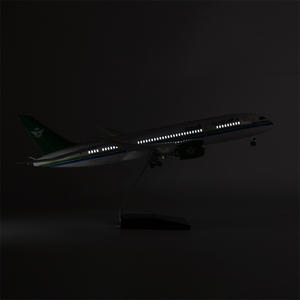 Modelo de Avión de Resina Boeing 787-10 de Saudi <span class=keywords><strong>Arabian</strong></span> <span class=keywords><strong>Airlines</strong></span> a Escala 1/145 de 47 cm con Luces LED y Tren de Aterrizaje - Product Image 5