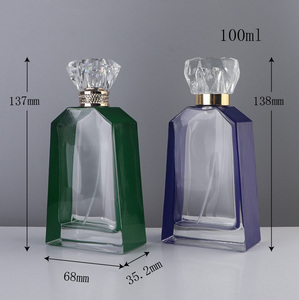 Flacon <span class=keywords><strong>de</strong></span> <span class=keywords><strong>parfum</strong></span> coloré <span class=keywords><strong>de</strong></span> 100 ml, style moderne et élégant, bleu cobalt, formes <span class=keywords><strong>de</strong></span> parfums uniques, flacon en verre avec couvercle en cristal en forme <span class=keywords><strong>de</strong></span> couronne - Product Image 6