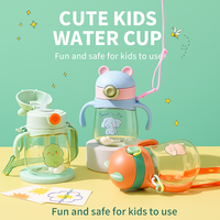 Bouteille d'eau pour enfants avec paille et sangle, motif dessin animé, sans BPA, gobelet en plastique pour l'école, logo personnalisé, vente en gros, OEM
