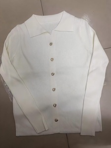 Maglione da Donna Casual con Bottoni e Scollo a V, Maniche Lunghe, Vestibilità Ampia per l'Autunno - Product Image 2
