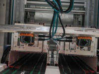 Système de tri mural robotisé Poshysmart Custom Chutes Put Wall Sorting System, type navette, remplace les AGV pour entrepôt e-commerce frontal