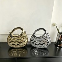Sac de soirée en acrylique Aimiqi, nouveau, entièrement orné de diamants, sac à bandoulière pour femme, enveloppe rouge, chaîne, fermoir magnétique, petit format