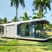 Capsule mobile préfabriquée pliable élégante et compacte, unité de vie extérieure de luxe pour parcs de vacances, glamping, fermes touristiques et lodges.