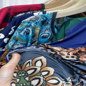 Blouses élégantes en soie pour femmes, modèle FYK172, grandes tailles, vente en gros, avec de nombreux imprimés floraux - Product Image 3