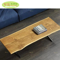 Table à manger moderne en bois massif de chêne avec bord naturel / Table à manger en bois de chêne blanc européen avec bord naturel