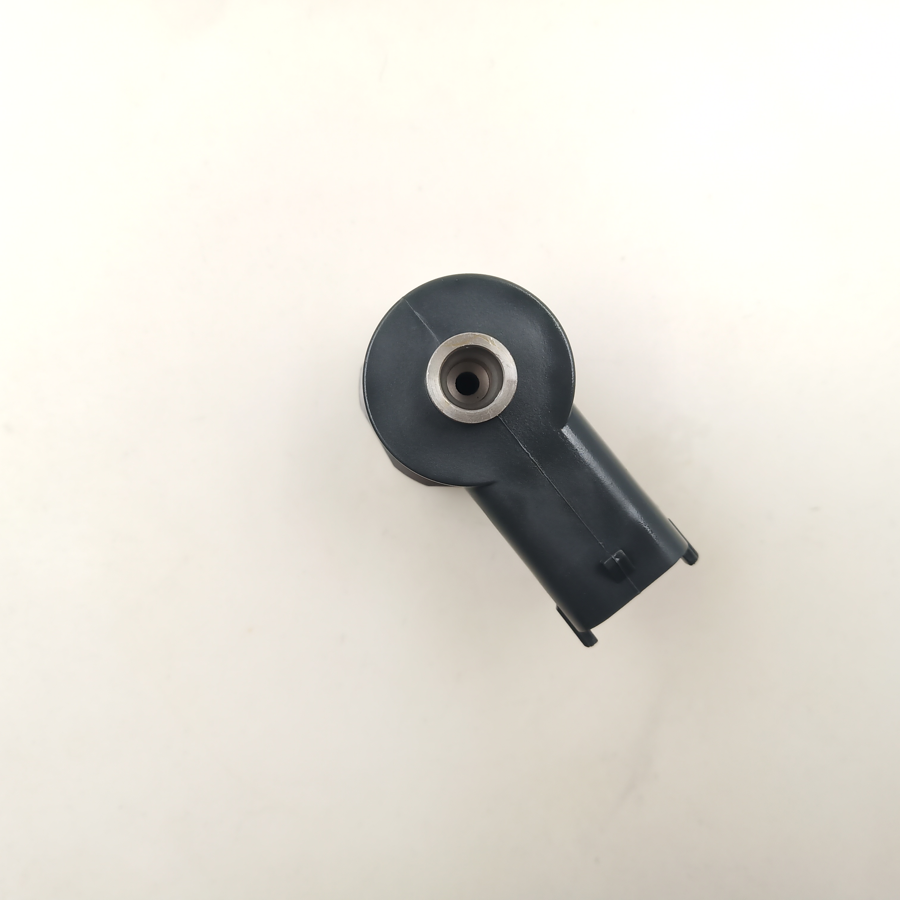 Top Quality New Diesel Fuel Injector Valve F00VC30318 Common Rail Injector Assemblies Solenoid Valve F00VC30319