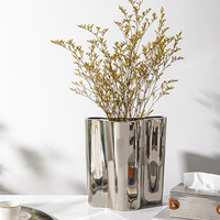 Vas Bunga Stainless Steel Perak Mewah Desain Modern Bentuk Abstrak untuk Restoran/Meja