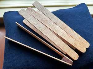 Pinces en bois pour la cuisine, le service et la manipulation des aliments, fabriquées en bois naturel lisse et durable pour la maison - Product Image 6